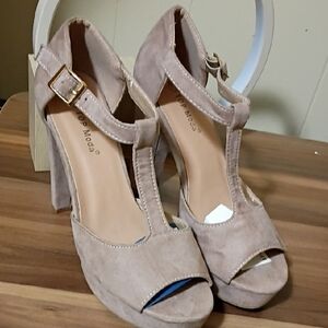 TOP Moda Women's Beige Block Heels